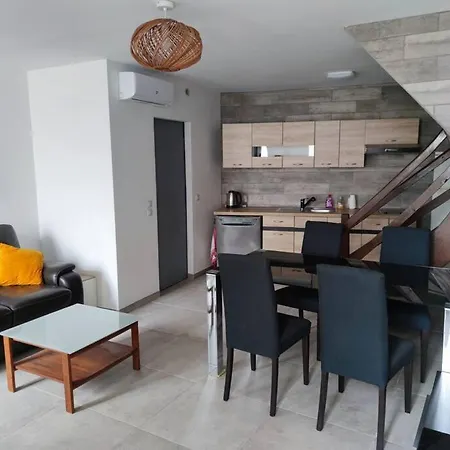 Maison De Triplex Meublee *